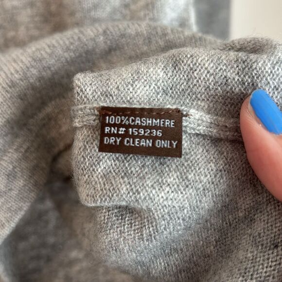 J. McLaughlin Women’s 100% cashmere Soft Gray Knit crewneck Sweater XS EUC! - Picture 6 of 7